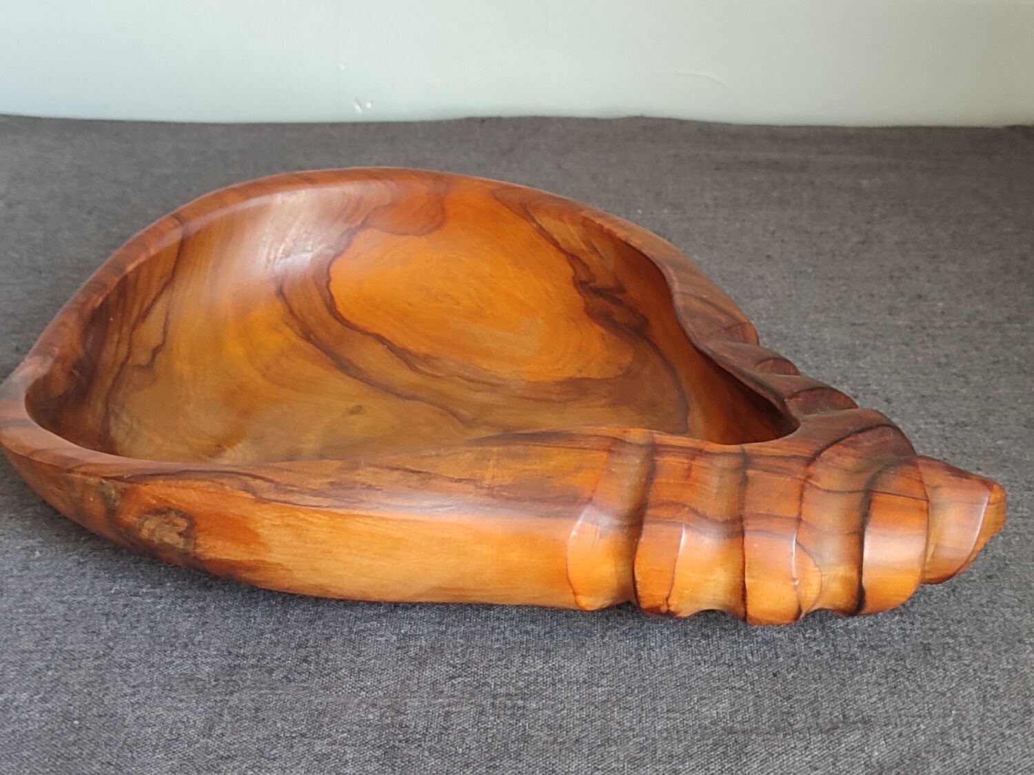 Olive wood cut shell Vintage Falcon