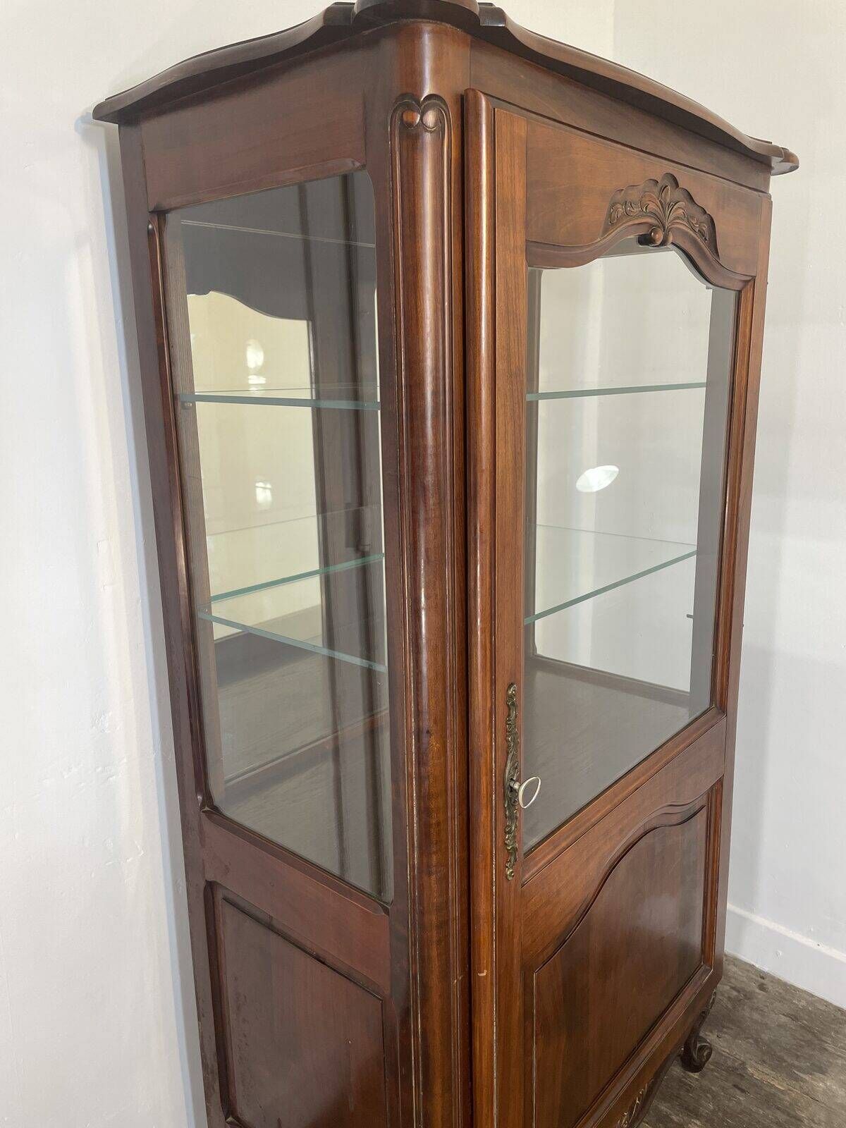 Provençal Louis XV display cabinet in carved fruitwood, illuminated.