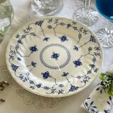 8 English dinner plates