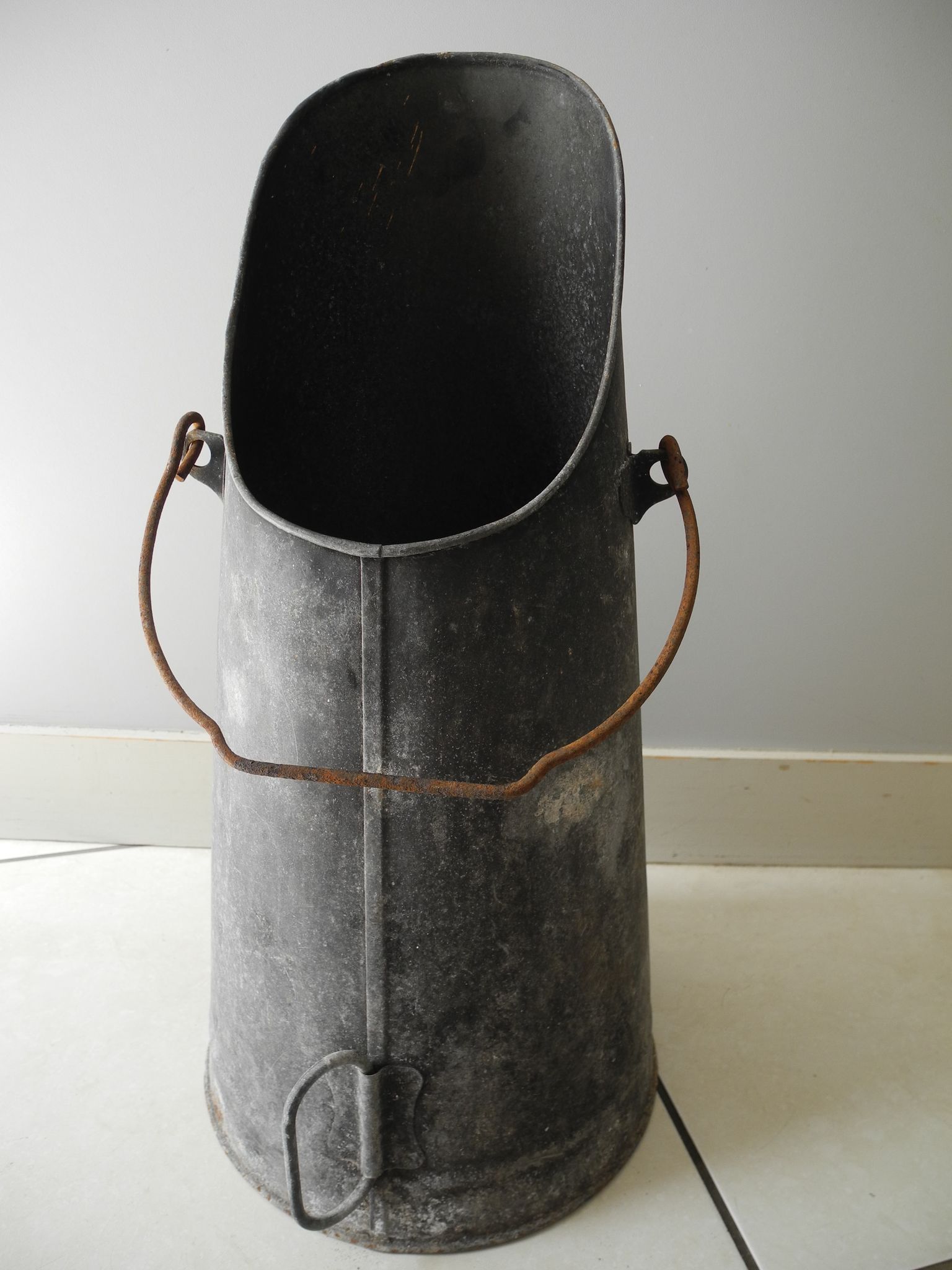 Old bucket coal zinc old zinc coal bucket zinkkohleeimer rustic decoration