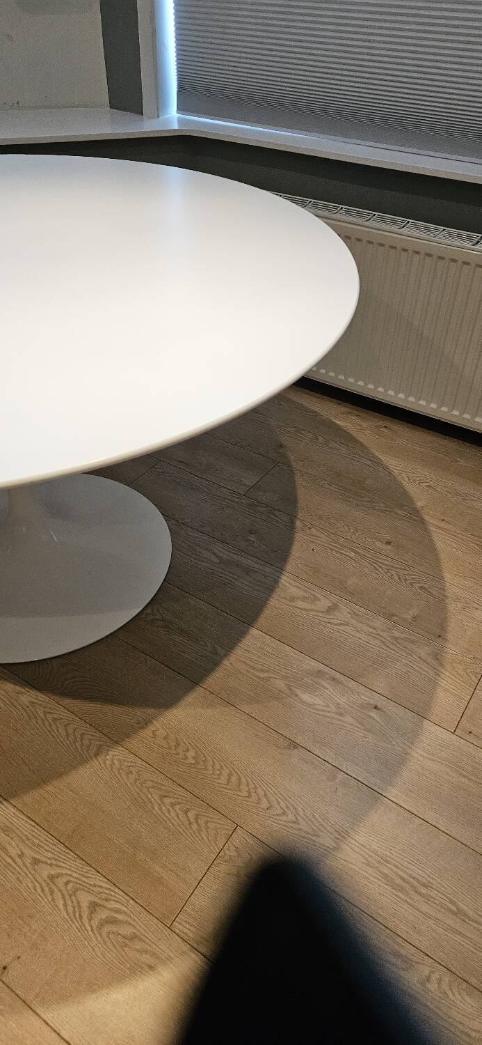 Knoll Saarinen Tulip table 137