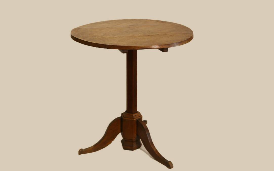 Guéridon tripode Directoire Plateau pliable, XVIIIe