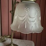 Lampe de table en laiton, abat jour en verre sculpté « style art nouveau »