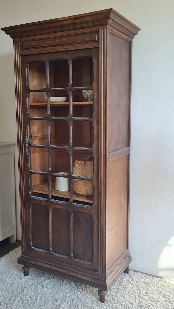 Parisian wardrobe - showcase spirit