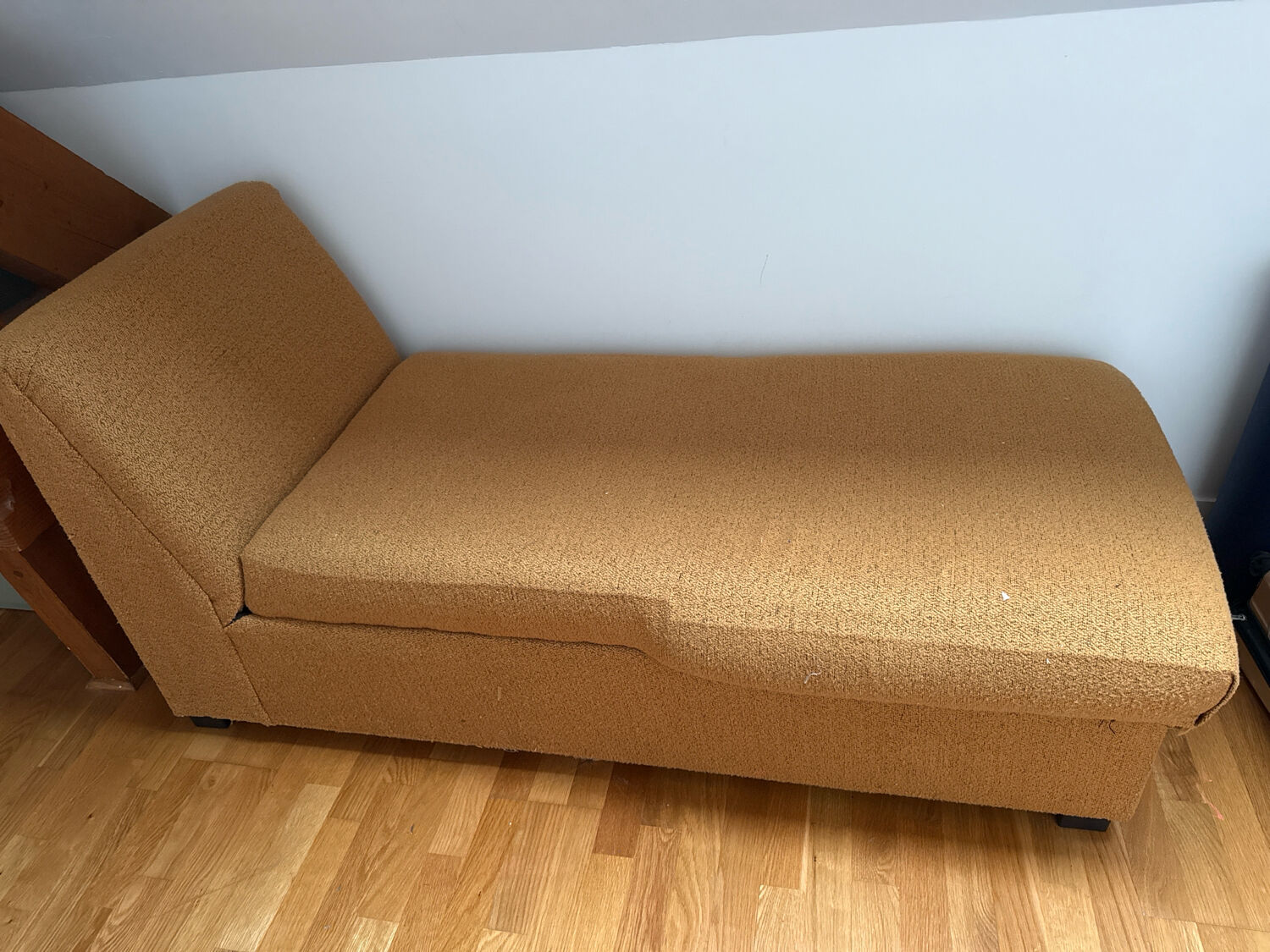 Sofa - Daybed with large storage compartment