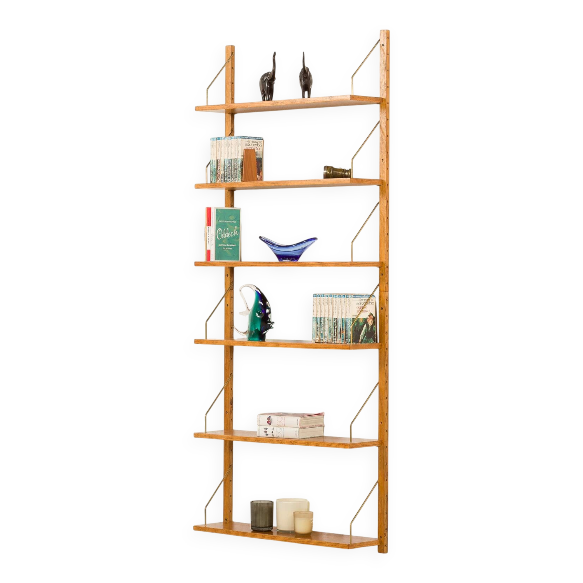 Étagère scandinave des années 60 en chêne doré.