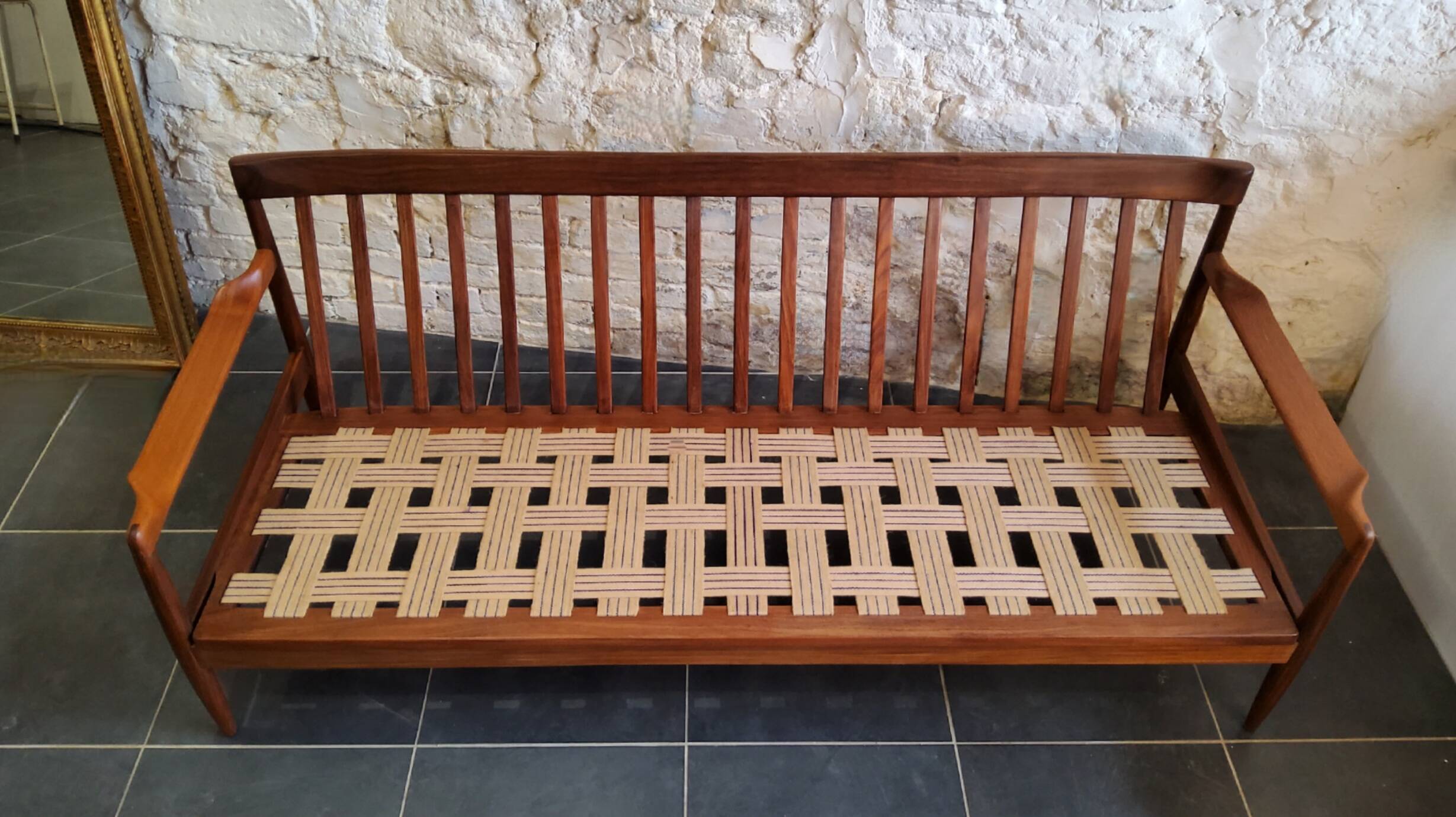 Vintage Scandinavian 3-seater canapé in solid wood