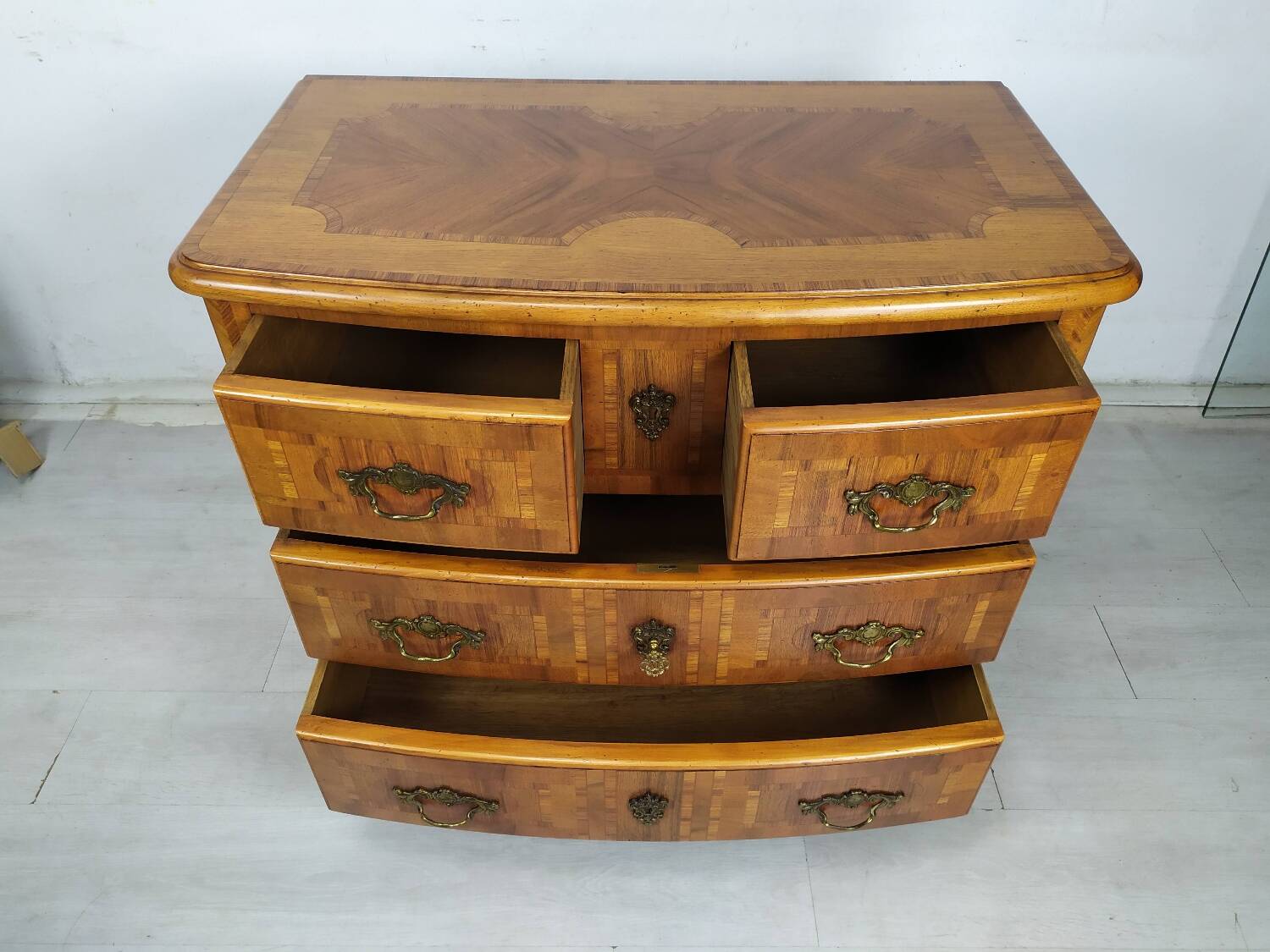 Commode de style marqueterie