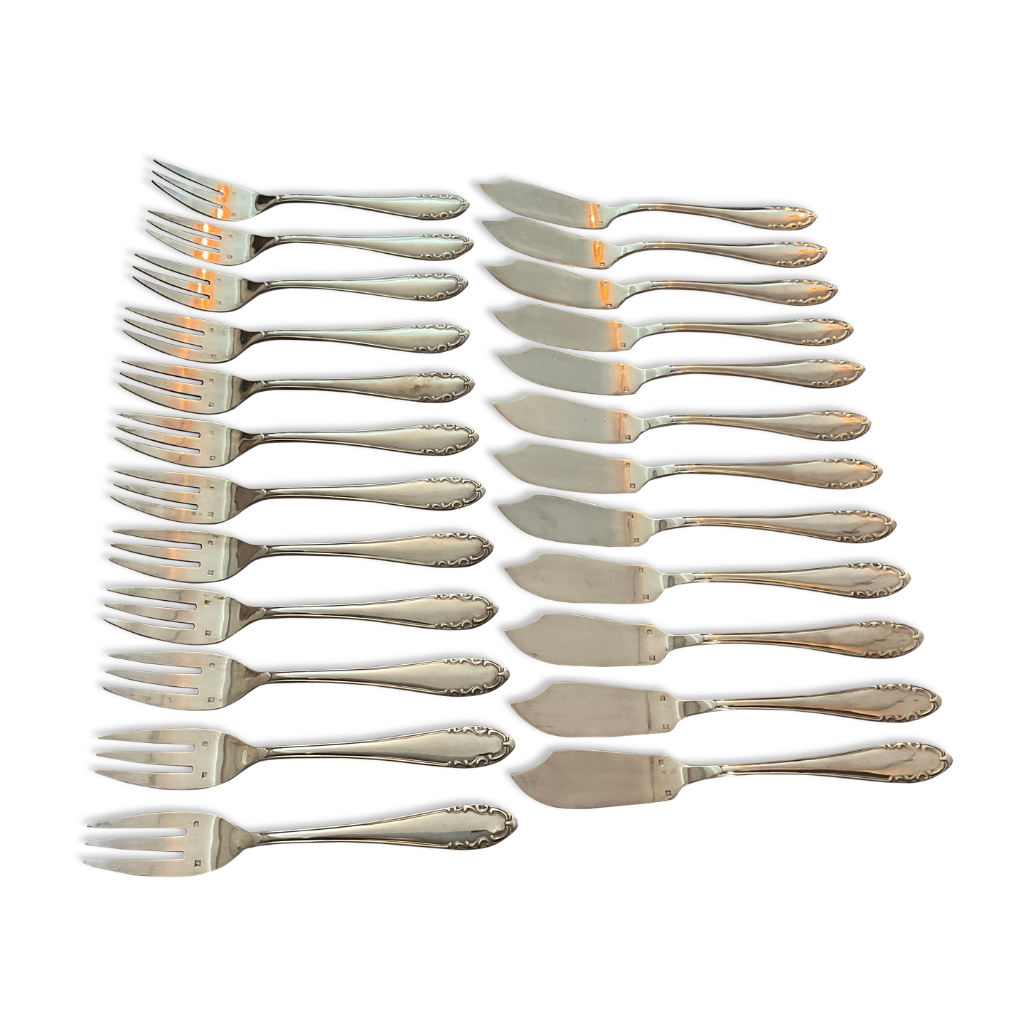 Box 24 cutlery fish .silver metal