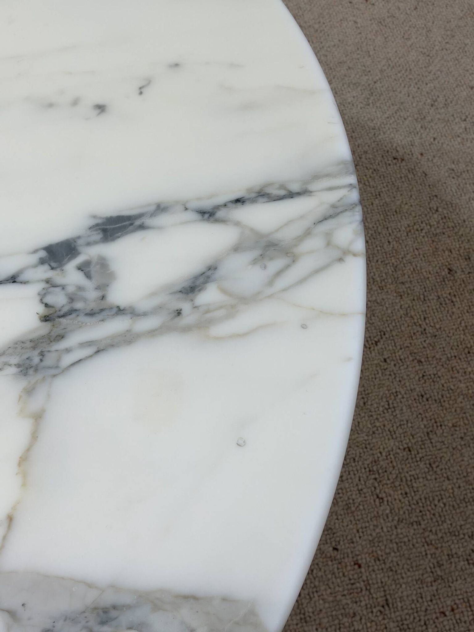 Tulip table – Knoll International in marble and 4 chairs – Ee