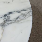 Tulip table – Knoll International in marble and 4 chairs – Ee