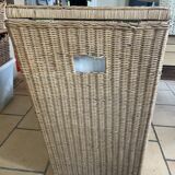 Corner laundry basket