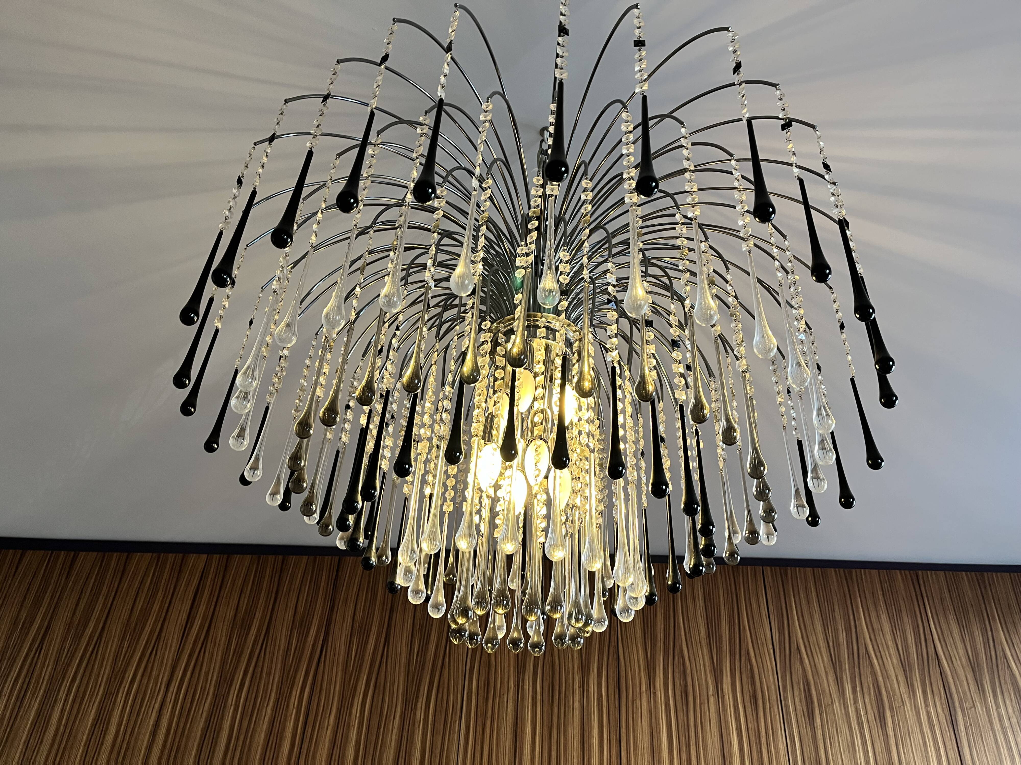 Murano crystal chandelier. Handmade by glass craftsman. Signoretti House.