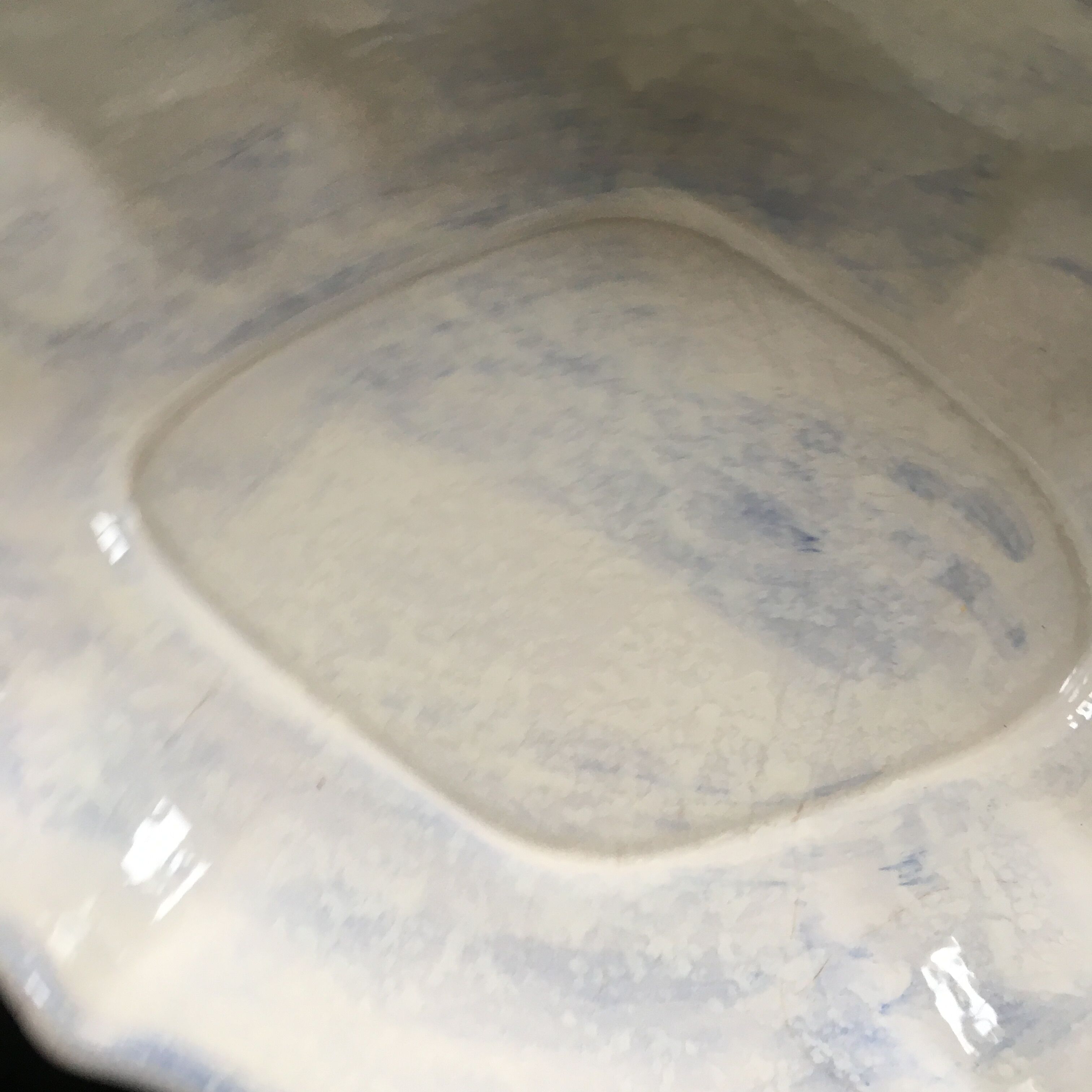 Scalloped hollow dish