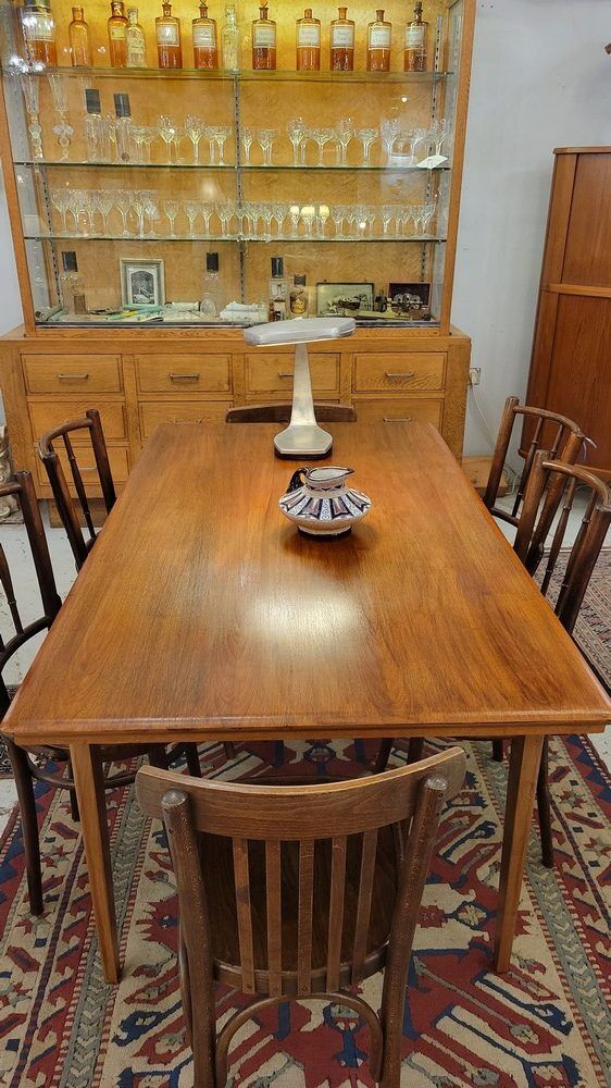 Extendable Scandinavian table