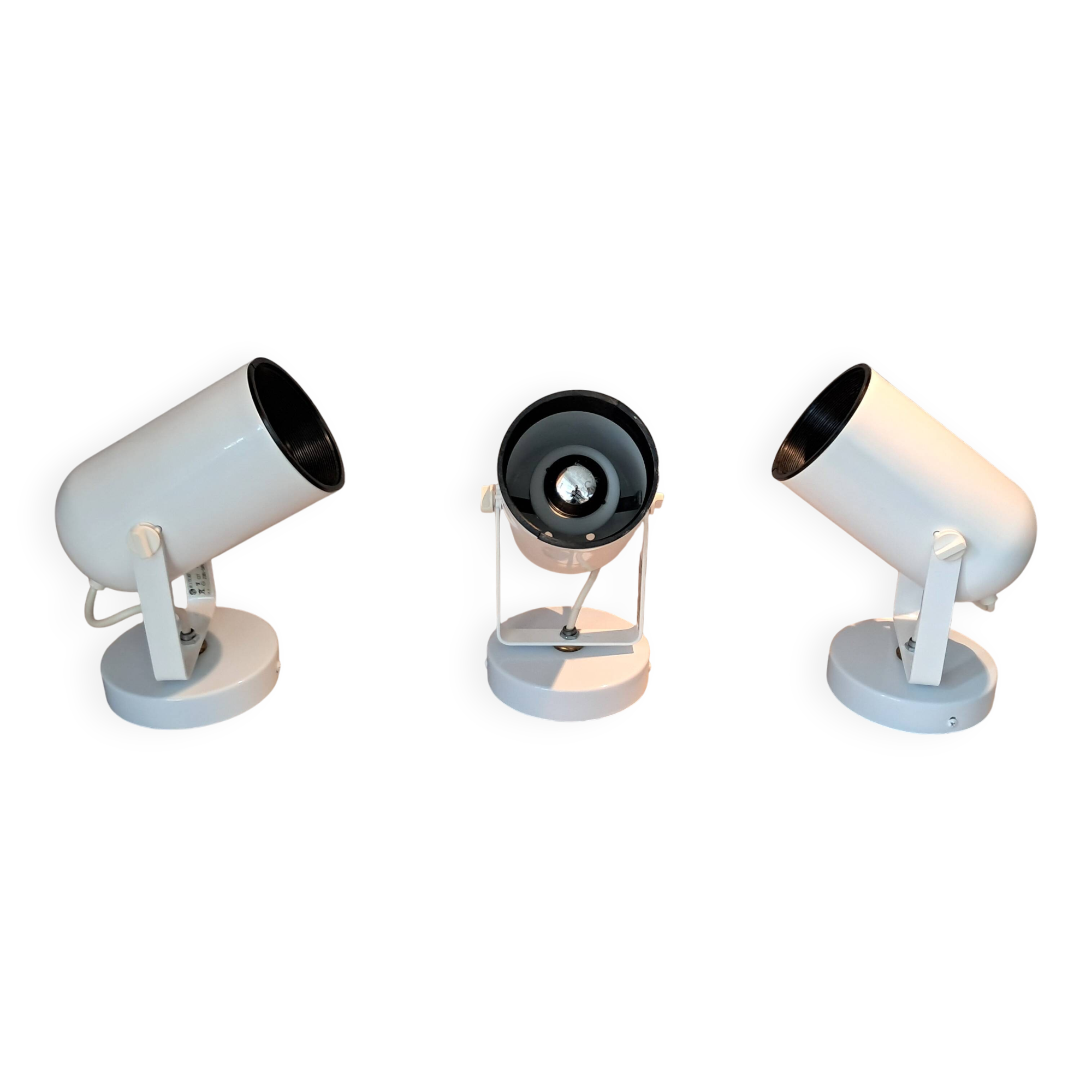 3 white lacquered metal wall lights from the 1970s.