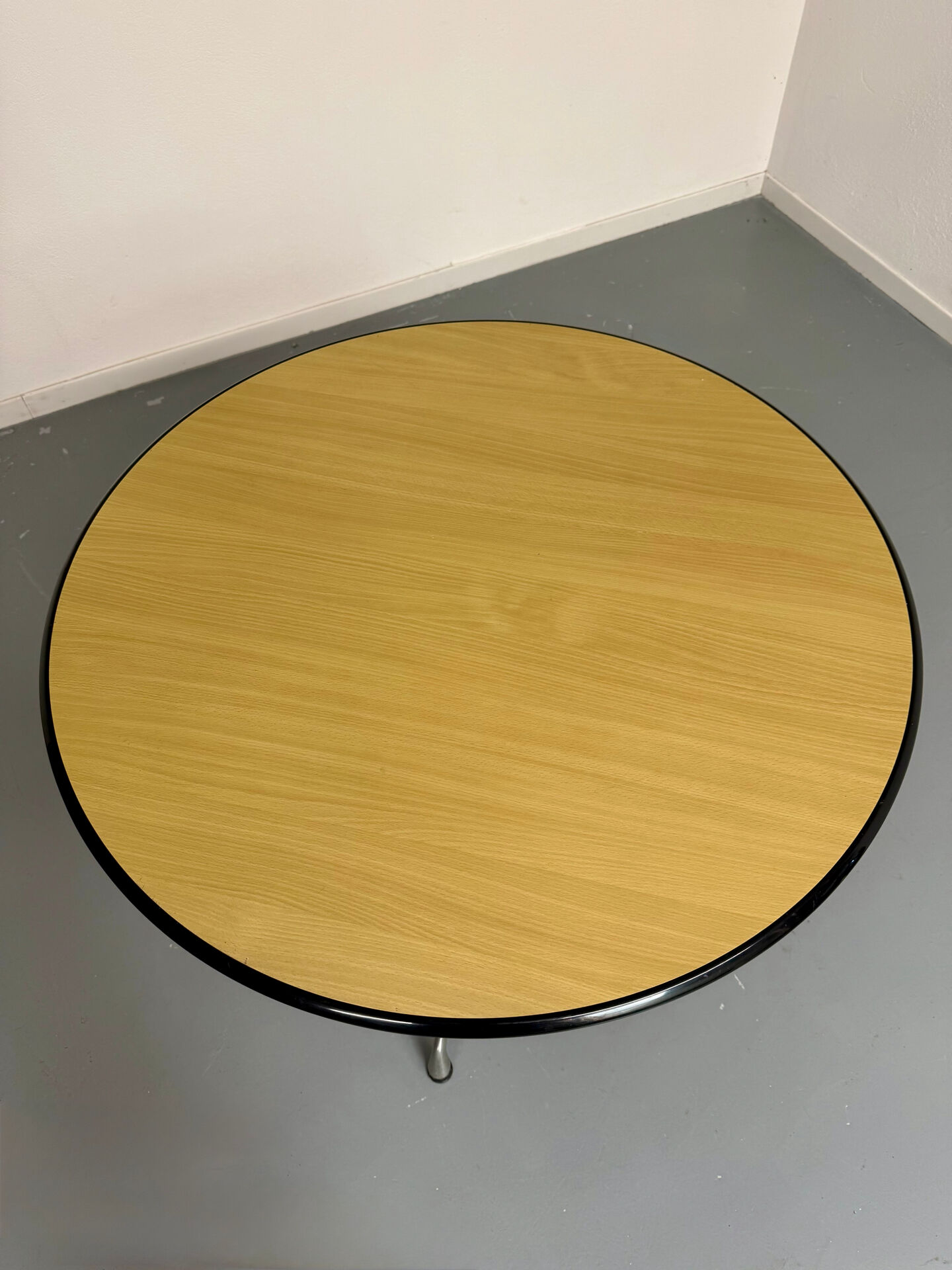 Eames Contract round table for Herman Miller, 1960s.