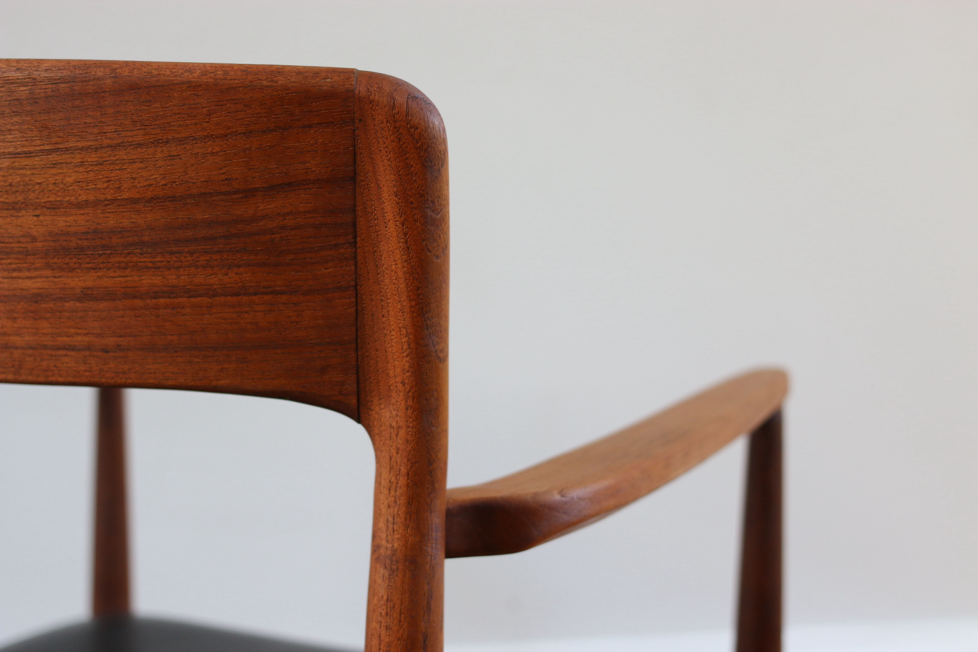 Scandinavian chair in Teak Henning Kjaernulf 1960