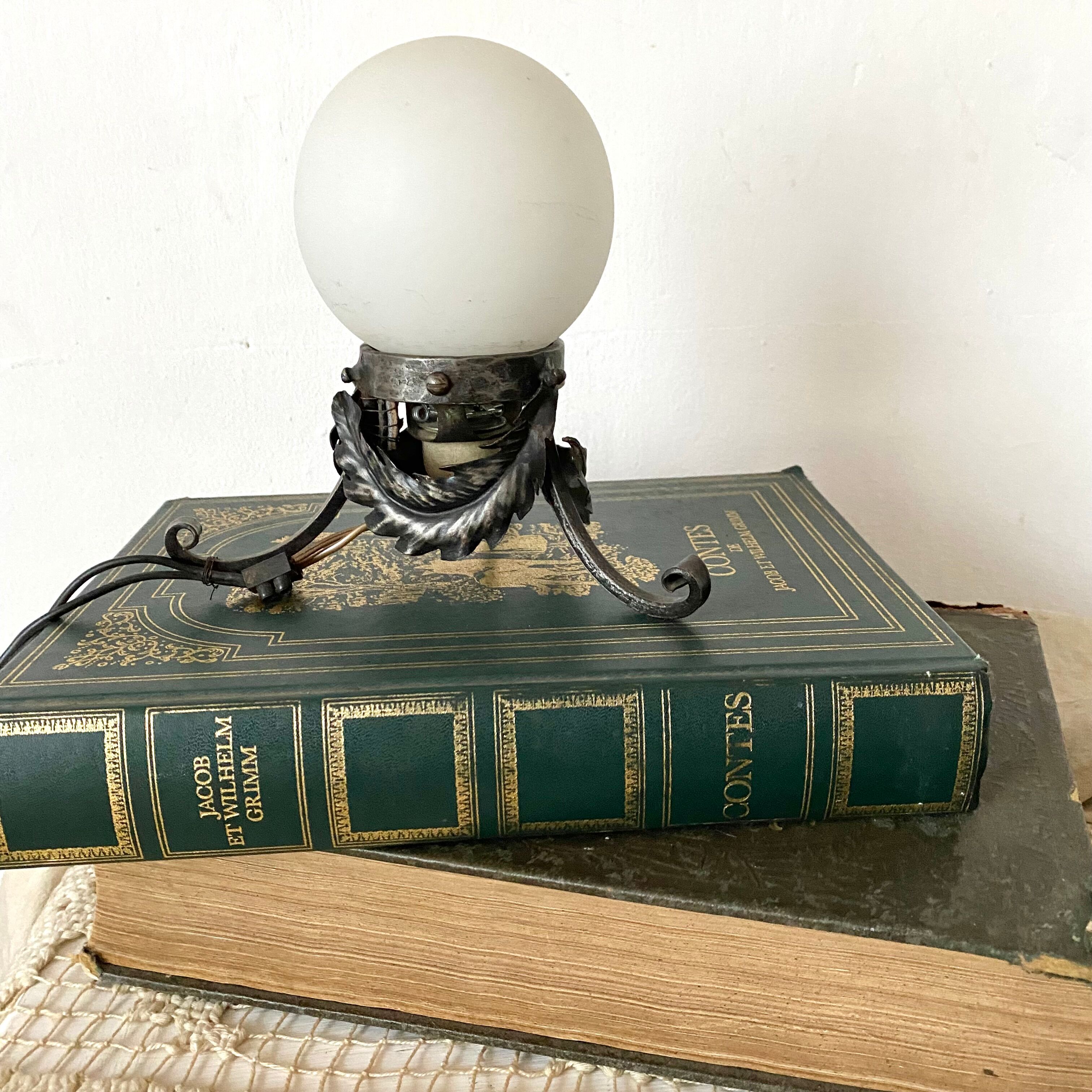 Art deco night light lamp