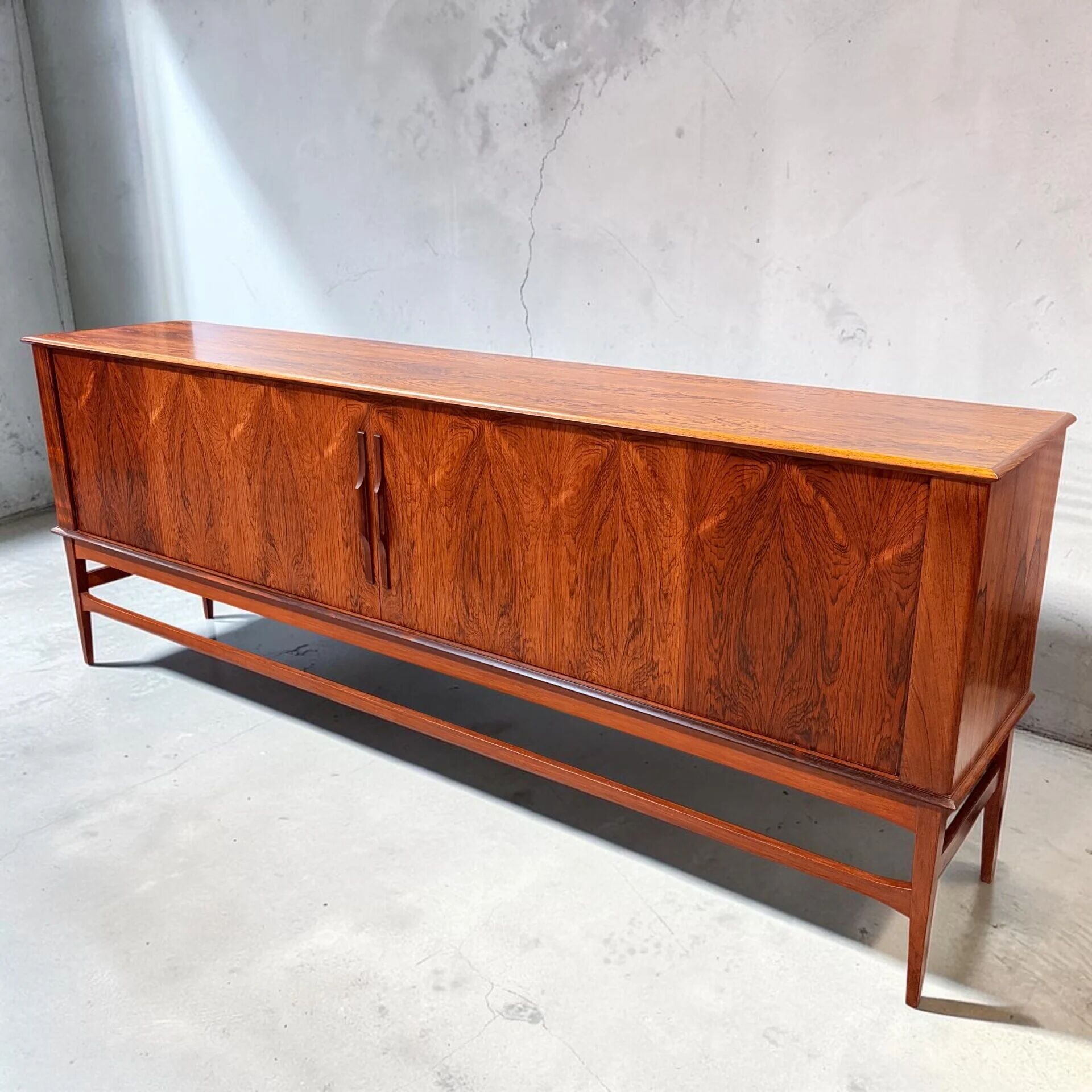 Enfilade en palissandre par Arnø, danois, années 1960.