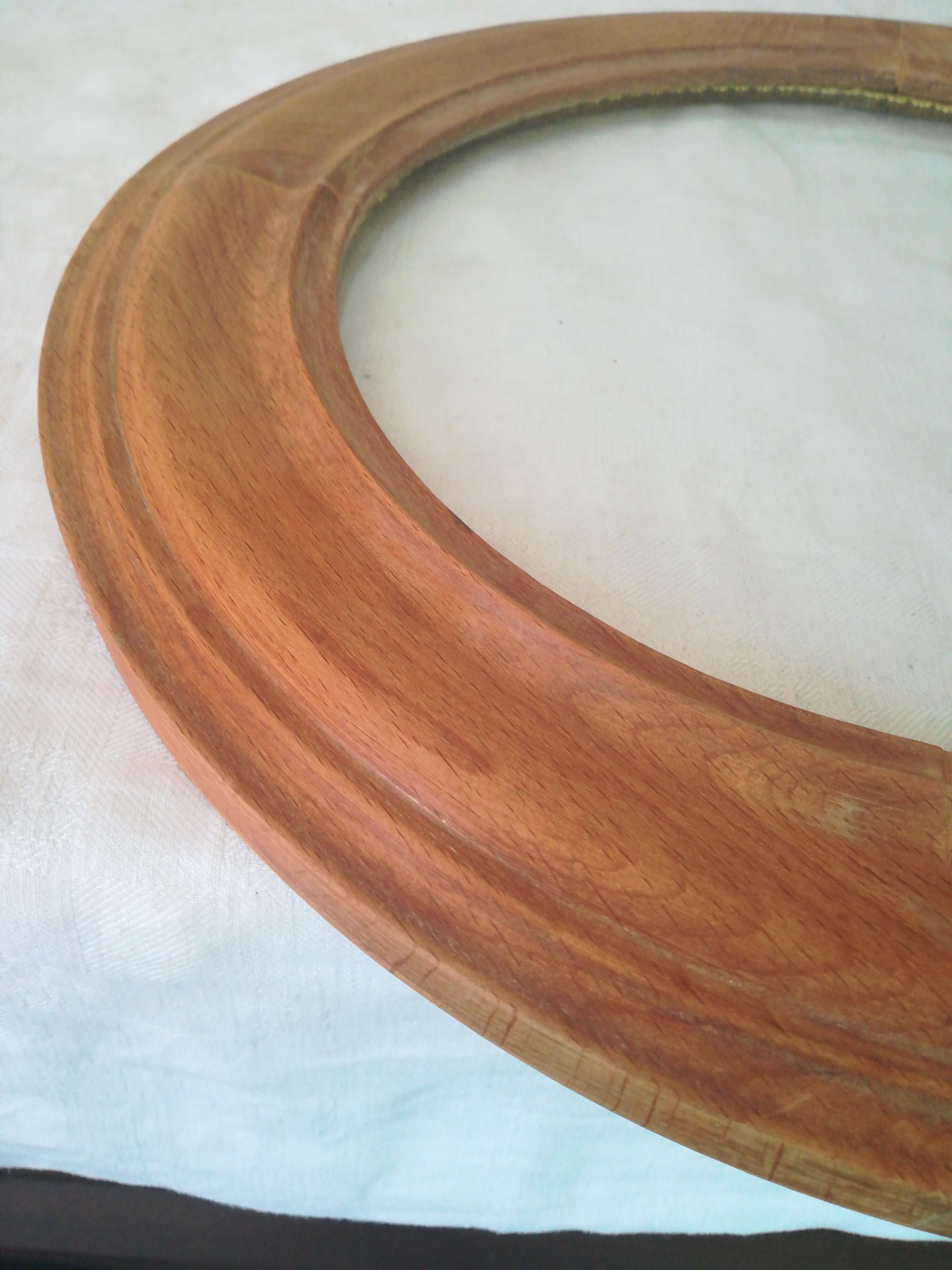 Round frame with coaster