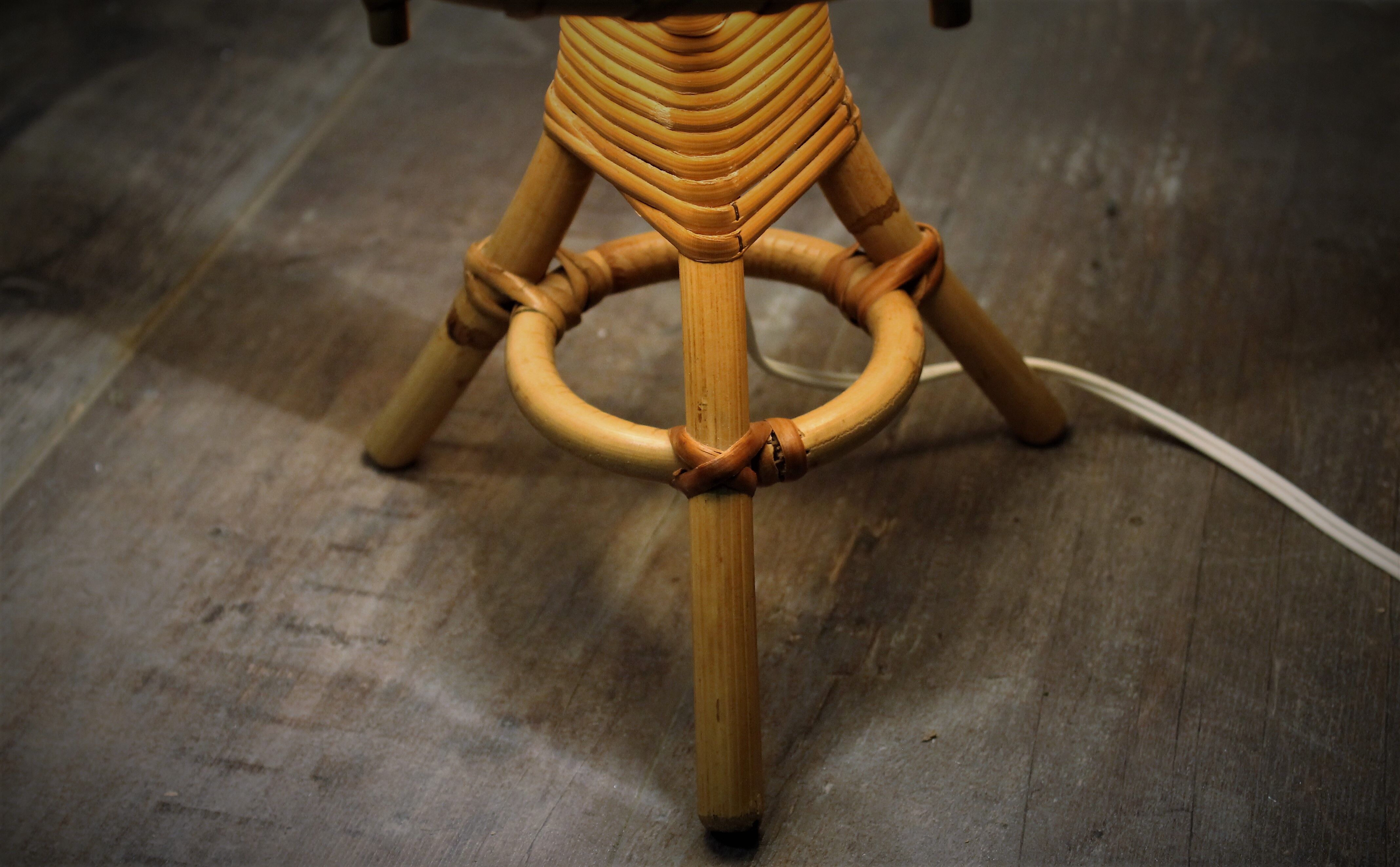 Mushroom rattan tripod lamp 60s