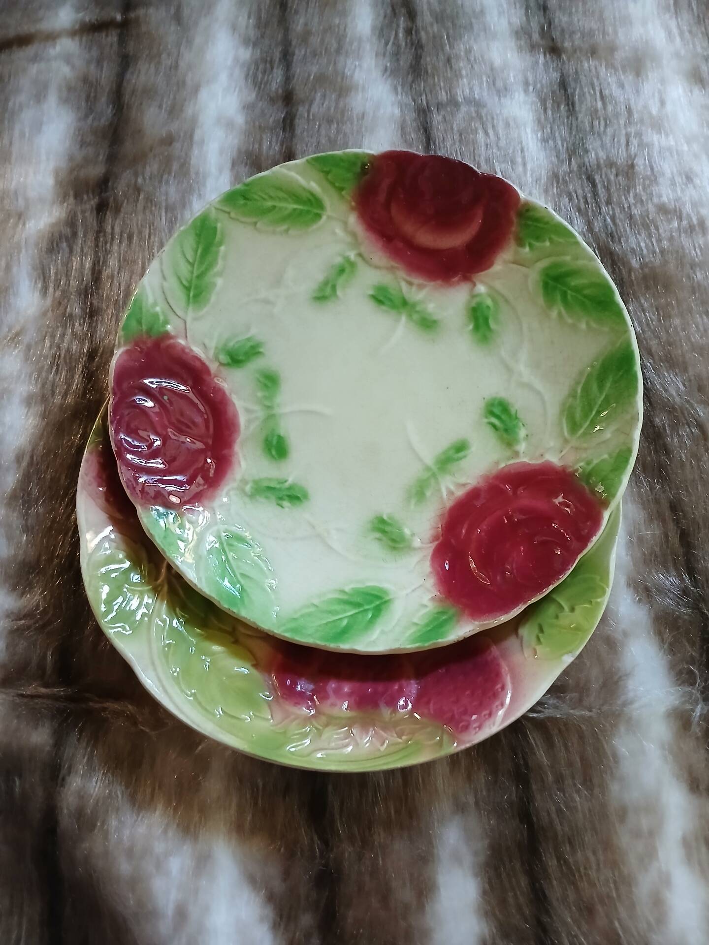 2 antique dessert plates in majolica