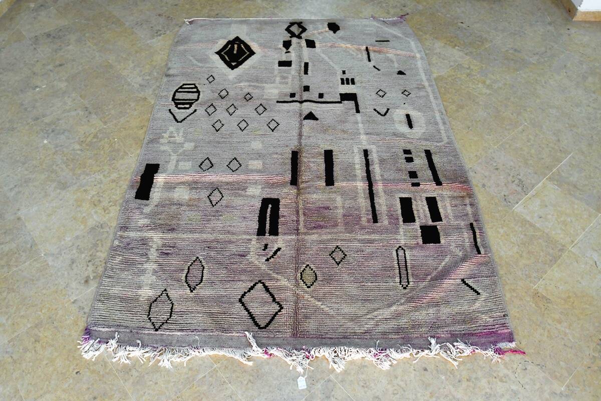 Moroccan Berber Boujaad rug 243 cm x 163 cm