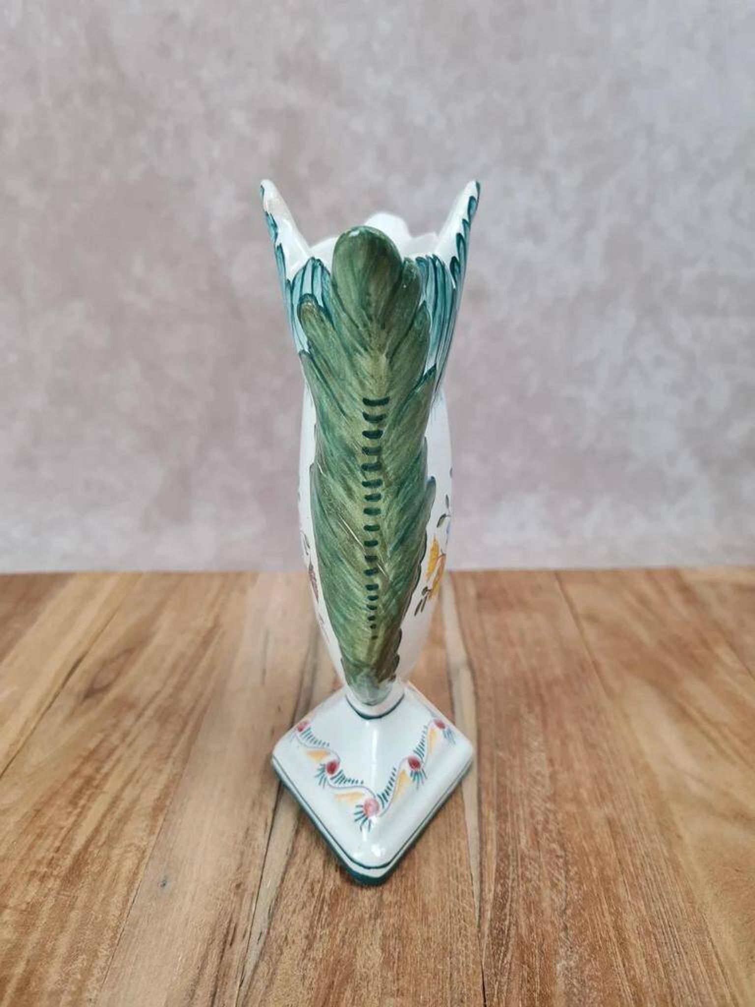 Petit vase en faïence signé Figas – décor fleuri peint à la main