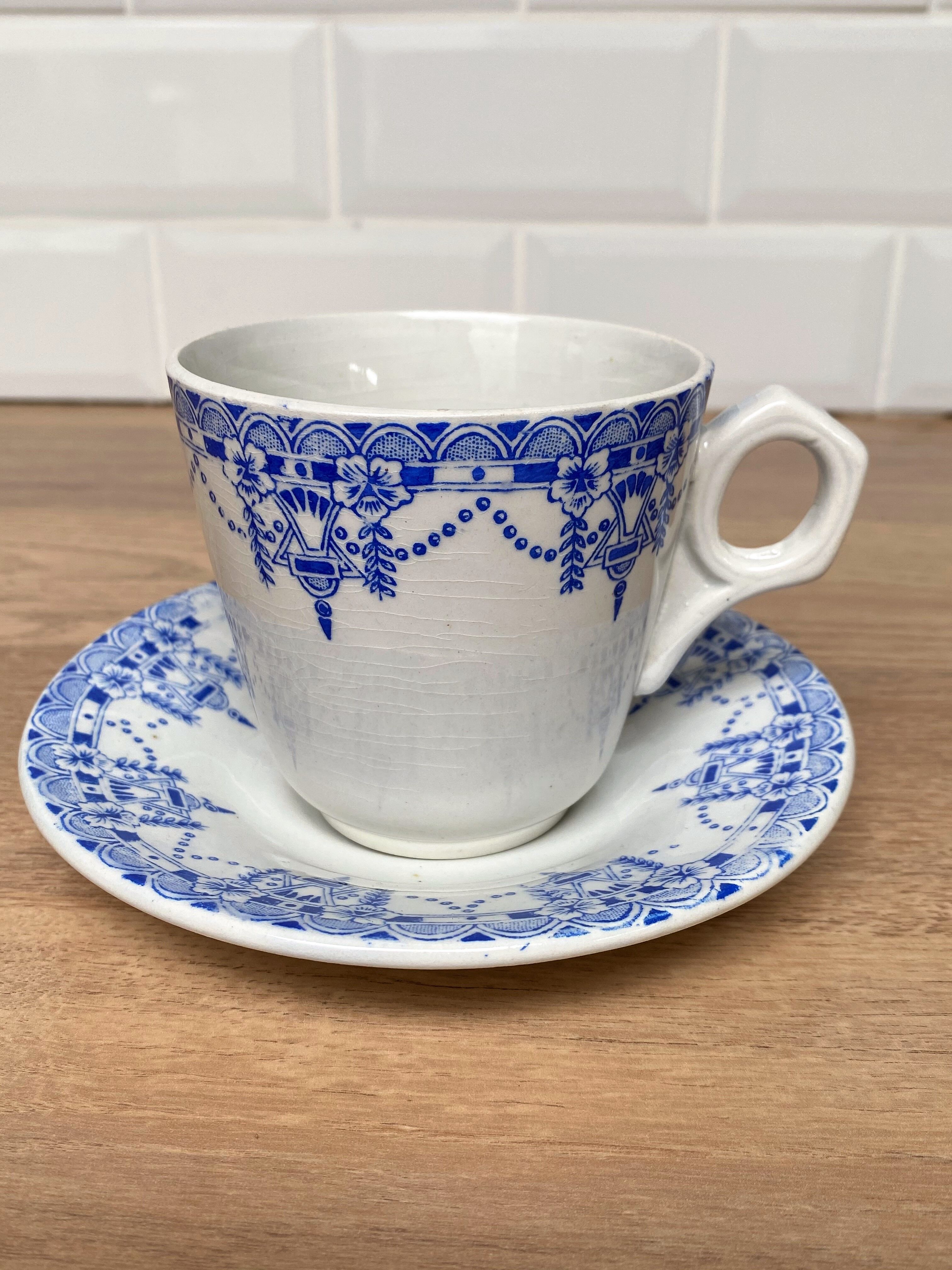 Set of 3 tea cups and their earthenware cups