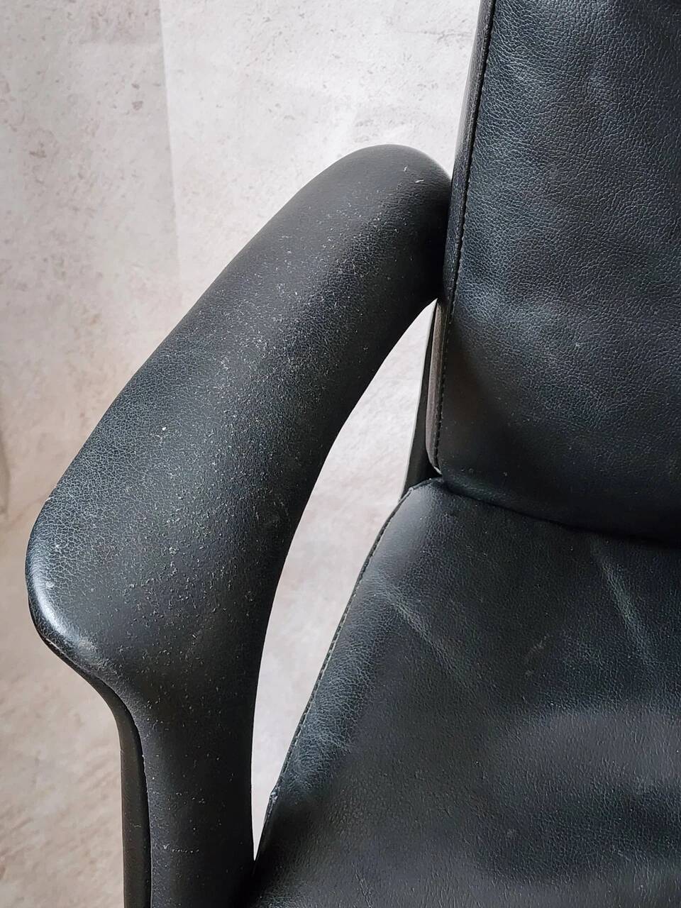 Cantilever office chair
