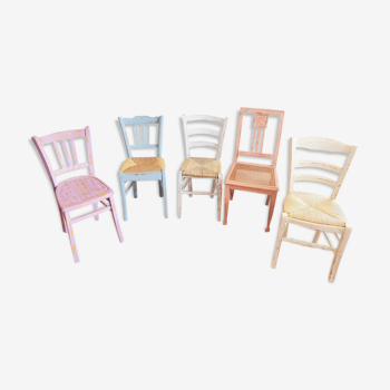 Set of 5 pretty patinated chairs