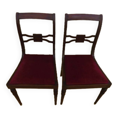 2 chaises de style en bois massif avec assise tissus velours rouge