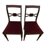 2 chaises de style en bois massif avec assise tissus velours rouge