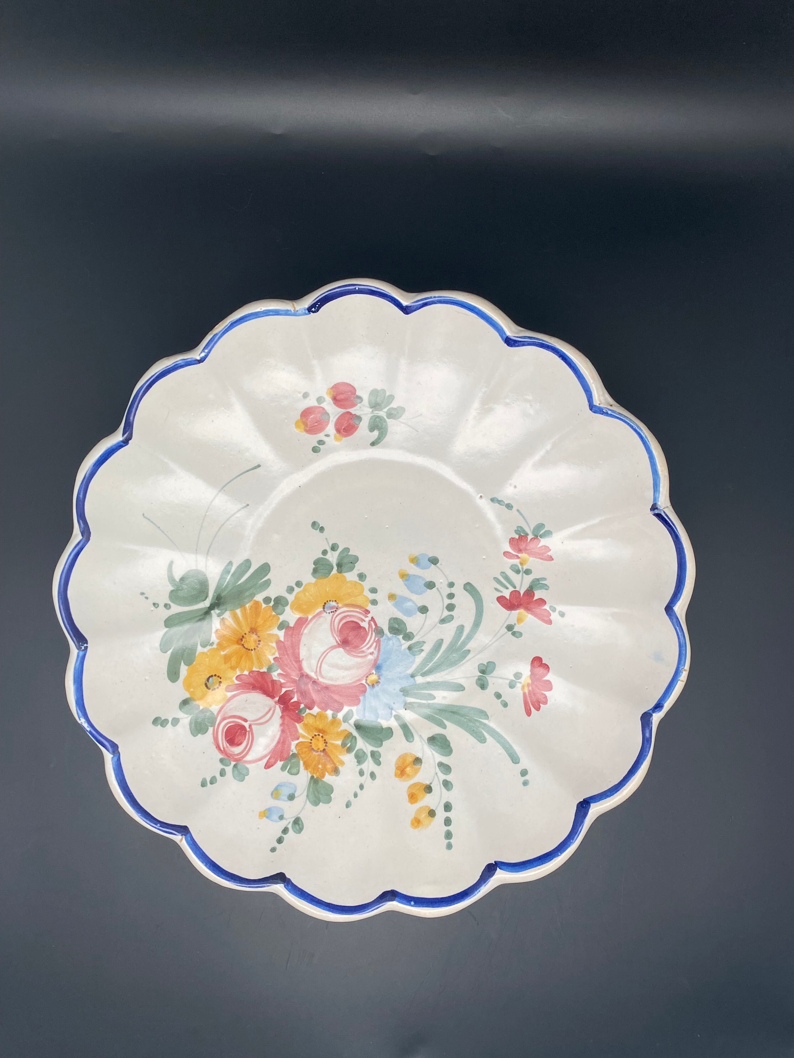 Round dish shape daisy Pattern Floral pattern in Italian ceramic – MMF17