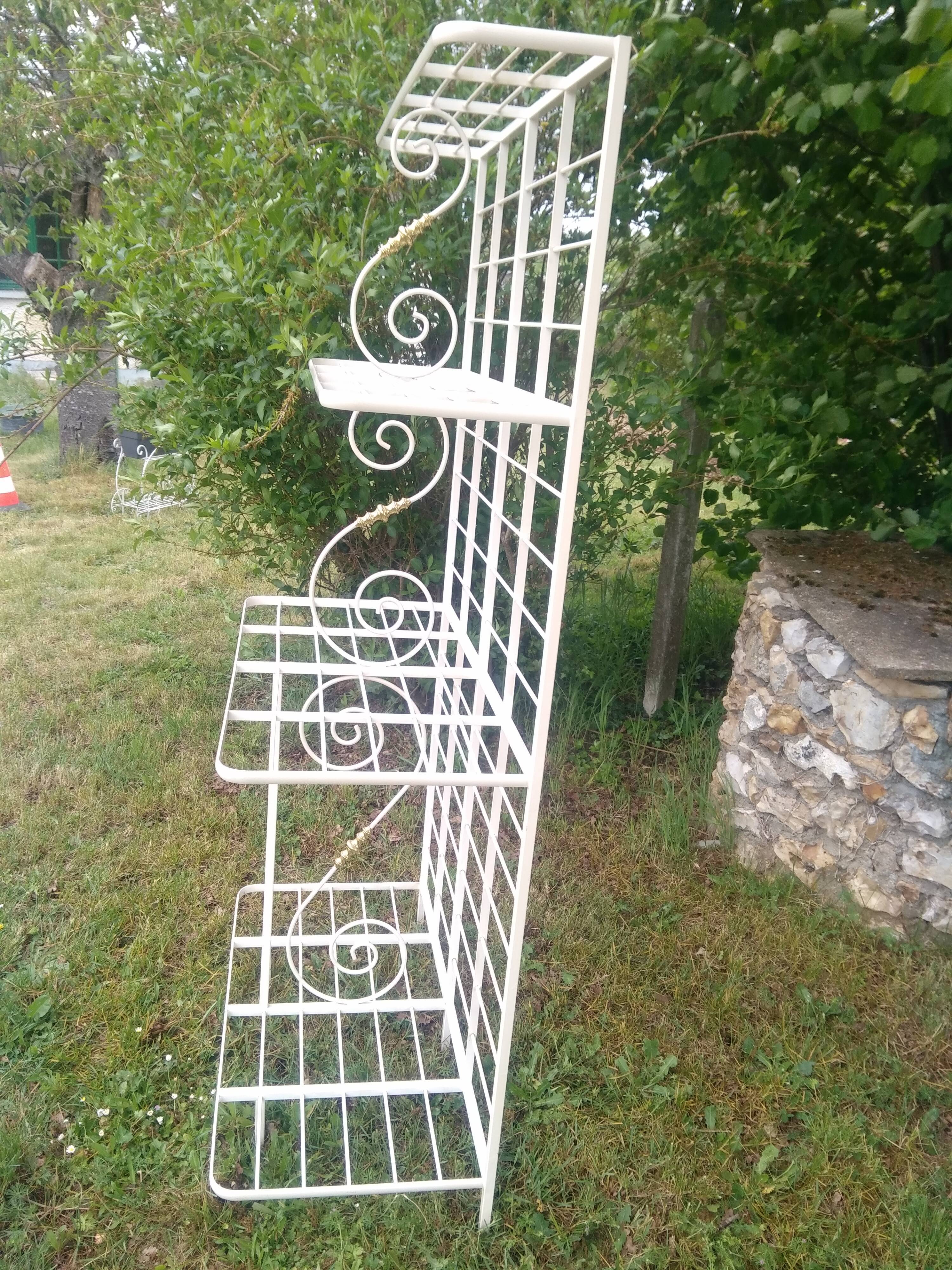 Wrought iron boulangère shelf