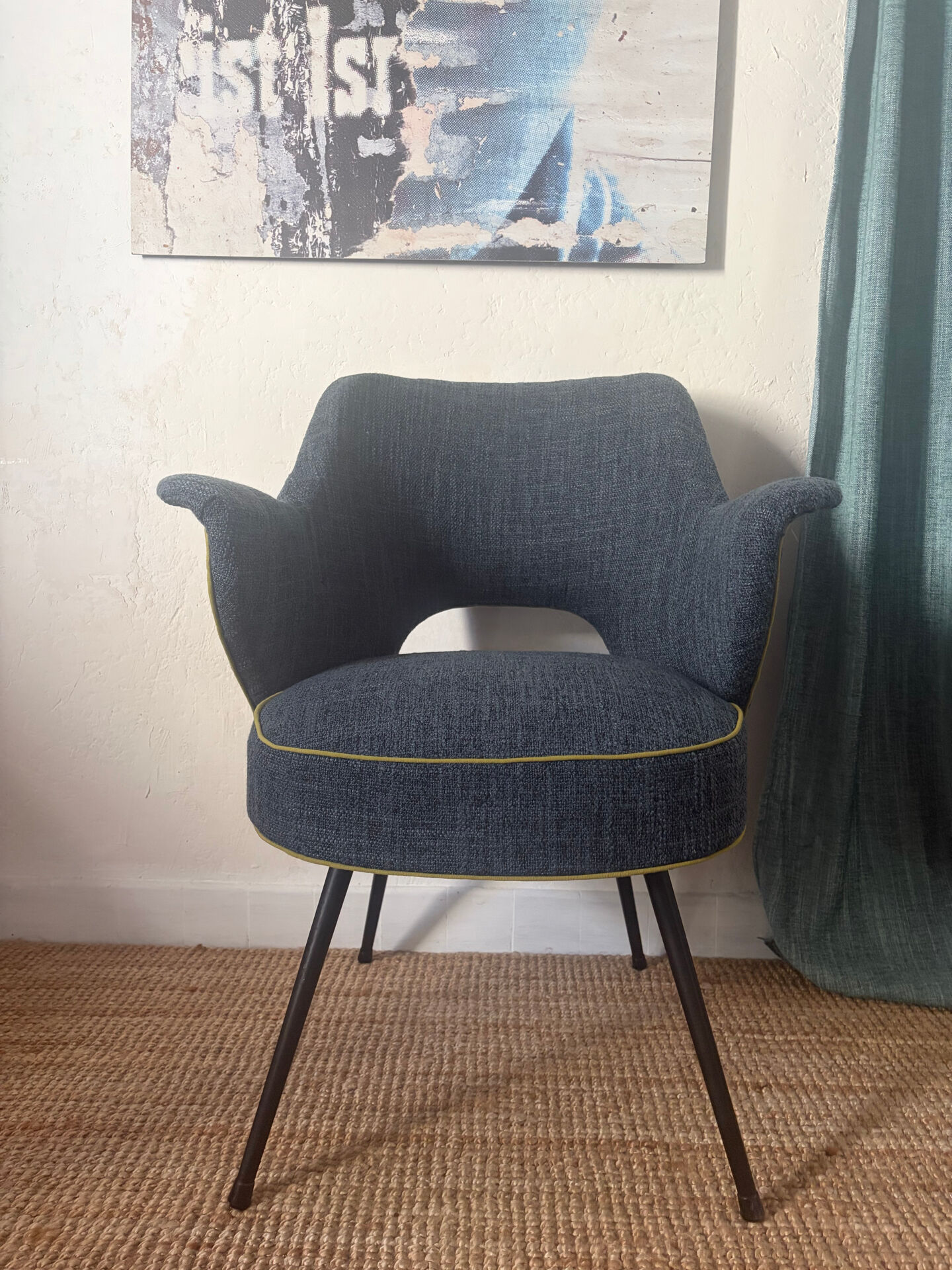 Conference style executive chair