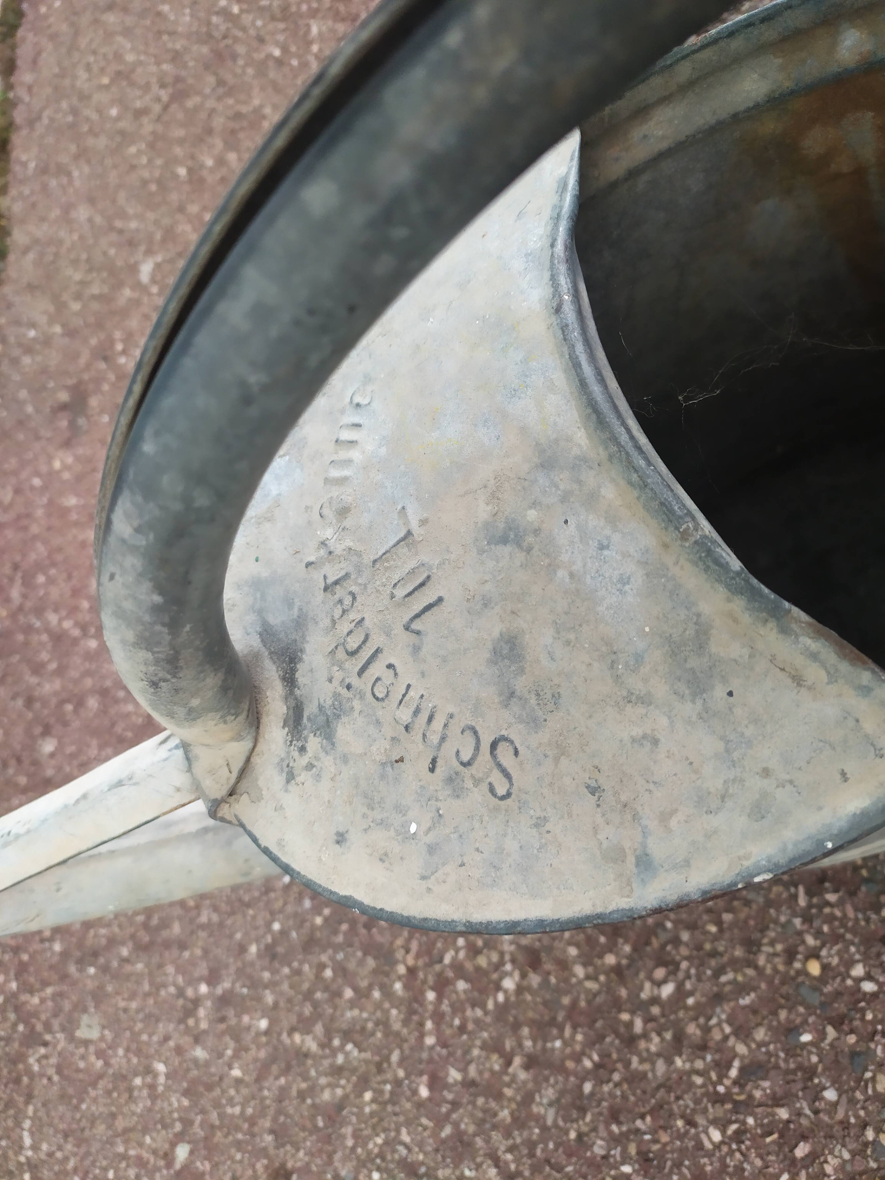 Zinc watering can + pommel - german