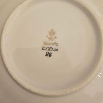 12 sous-tasses Bavaria US Zone en porcelaine crème et motifs fleuris