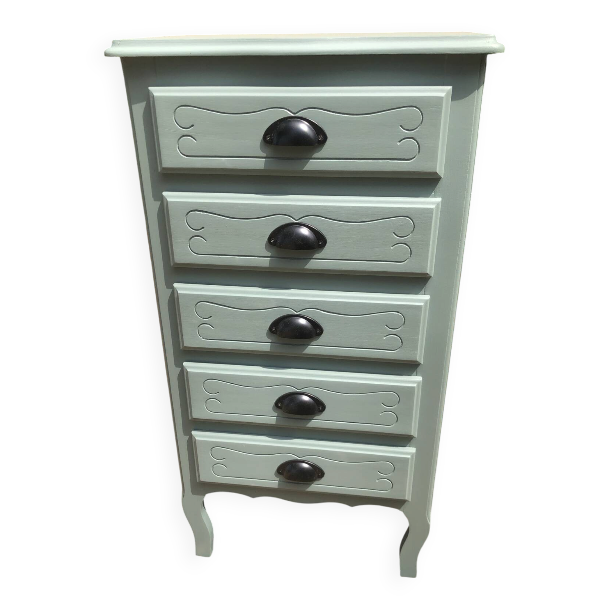 Vintage chest of drawers.