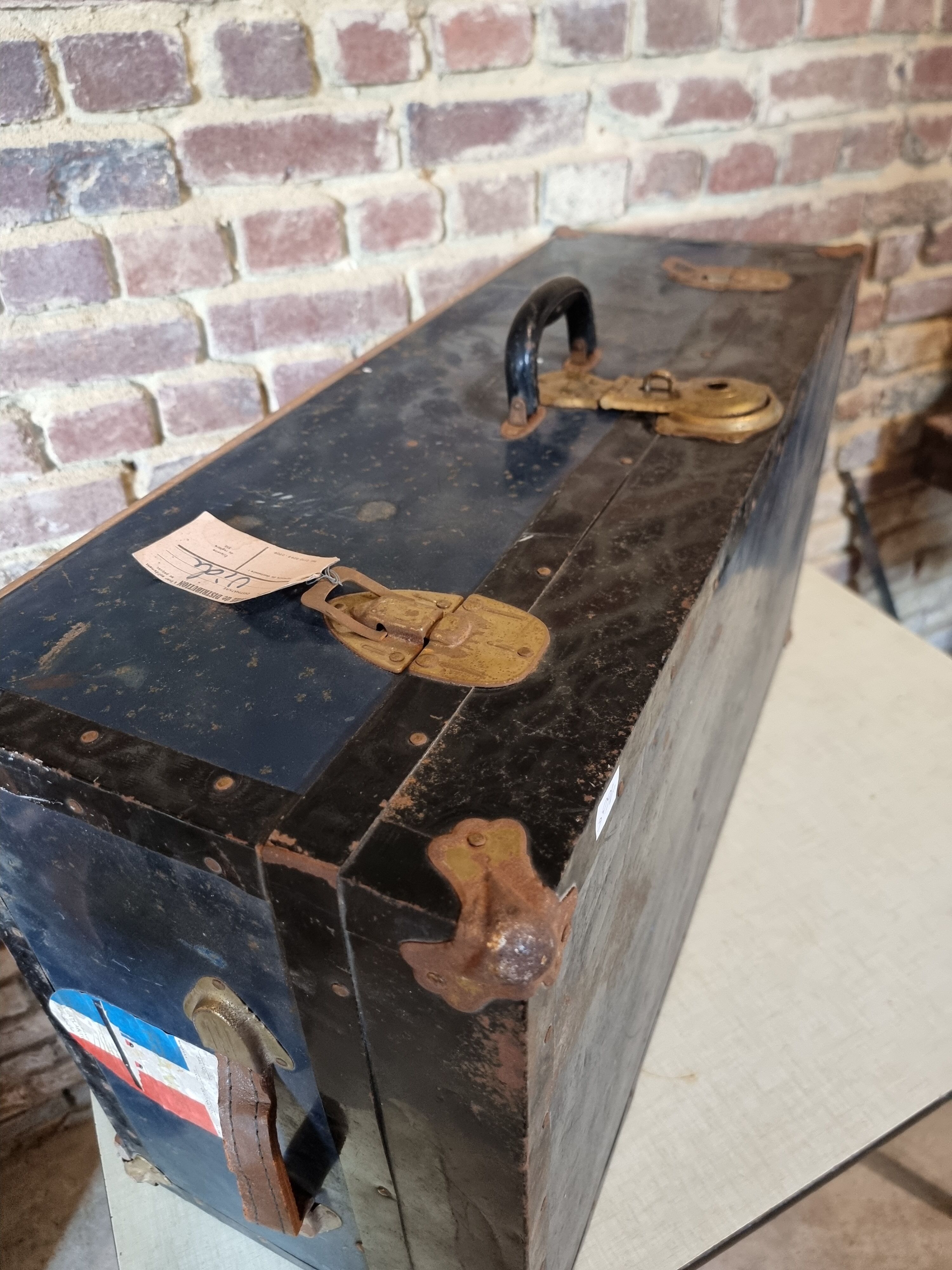 Old suitcase Liner France