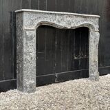Cheminée Régence en marbre gris, Sainte-Anne, XVIIIe siècle