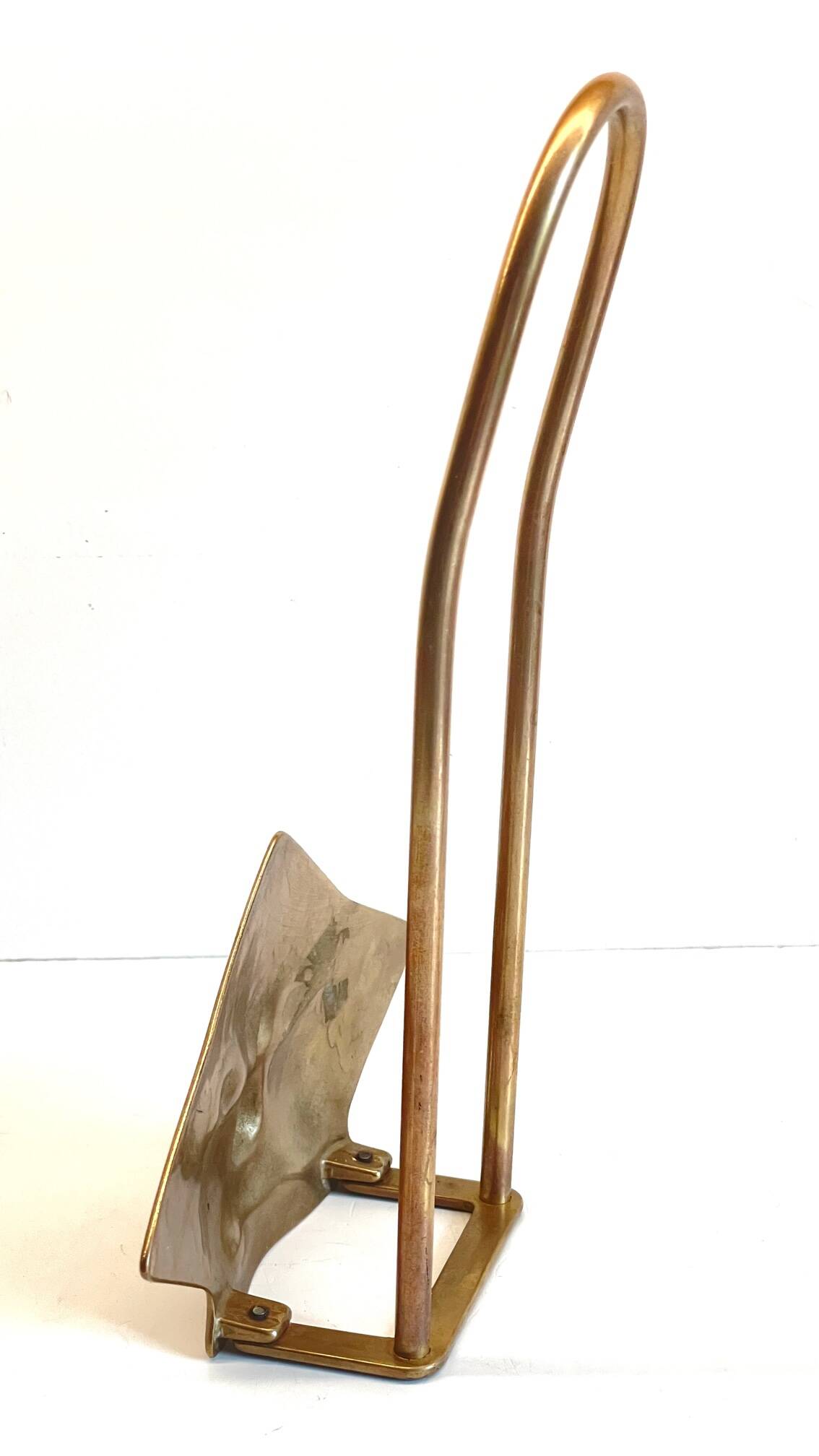 Display star shape mail holder in vintage brass