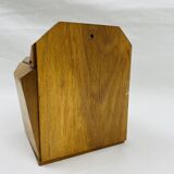 Ancienne boîte à sel en bois à décor de damier rouge et blanc