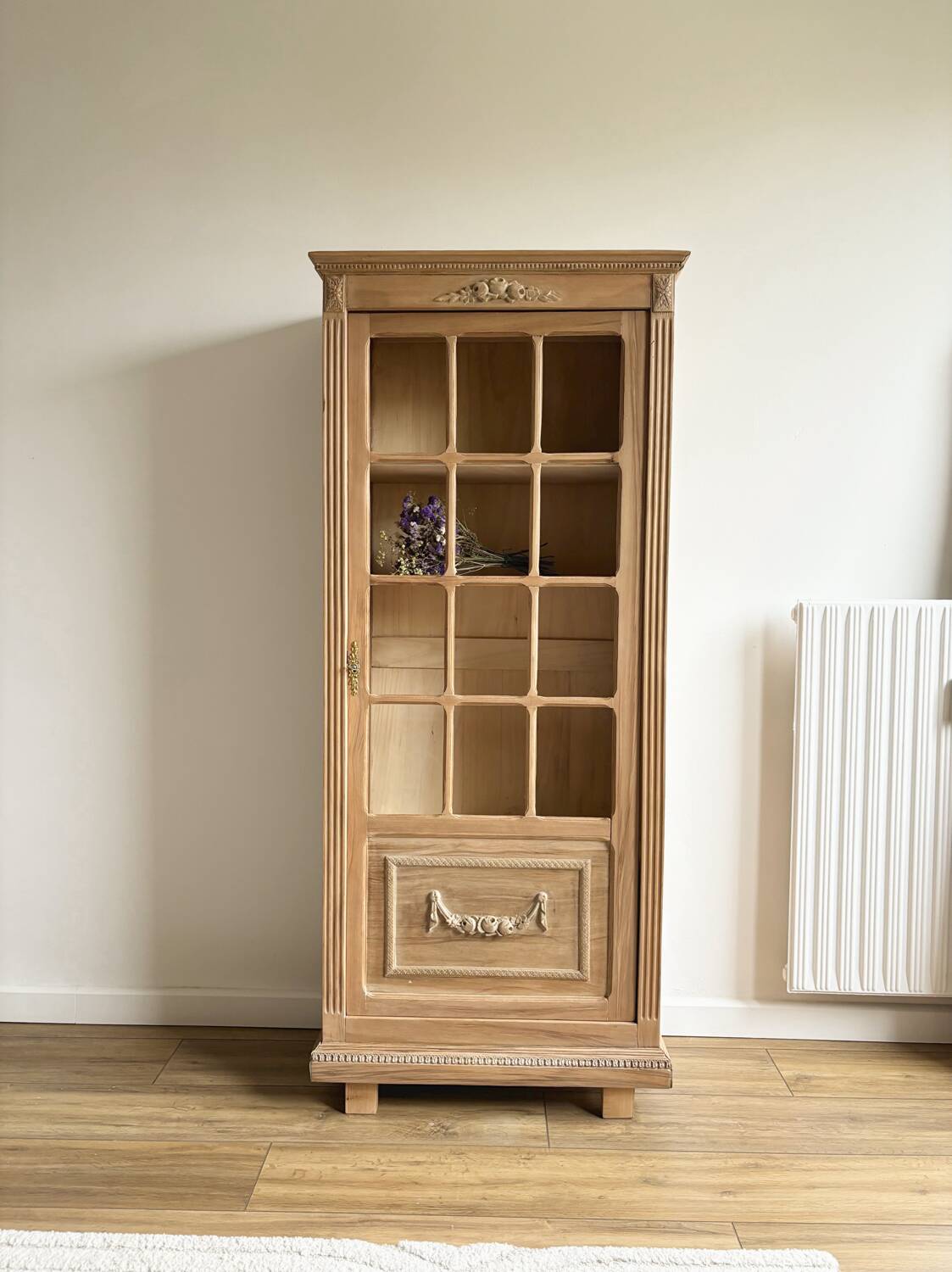 Old Parisian wardrobe solid wood ornaments