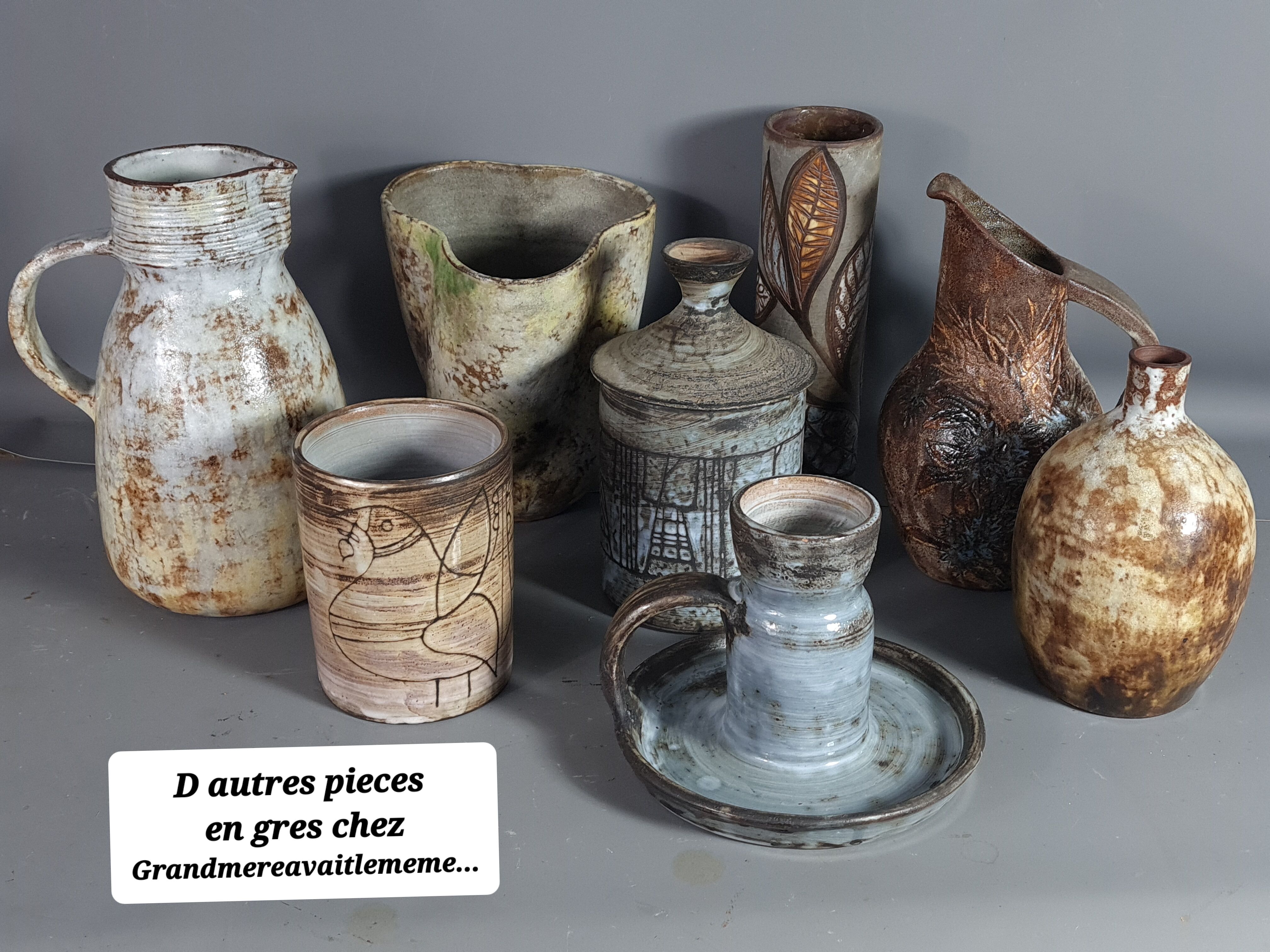 A. Kostanda à Vallauris: pichet en grès émaillé, signé. 22 cm Parfait état. SB