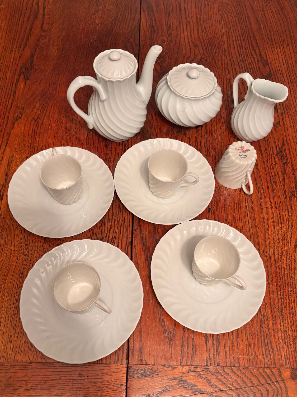 Vintage Haviland Limoges coffee service, 12 pieces in excellent condition.
