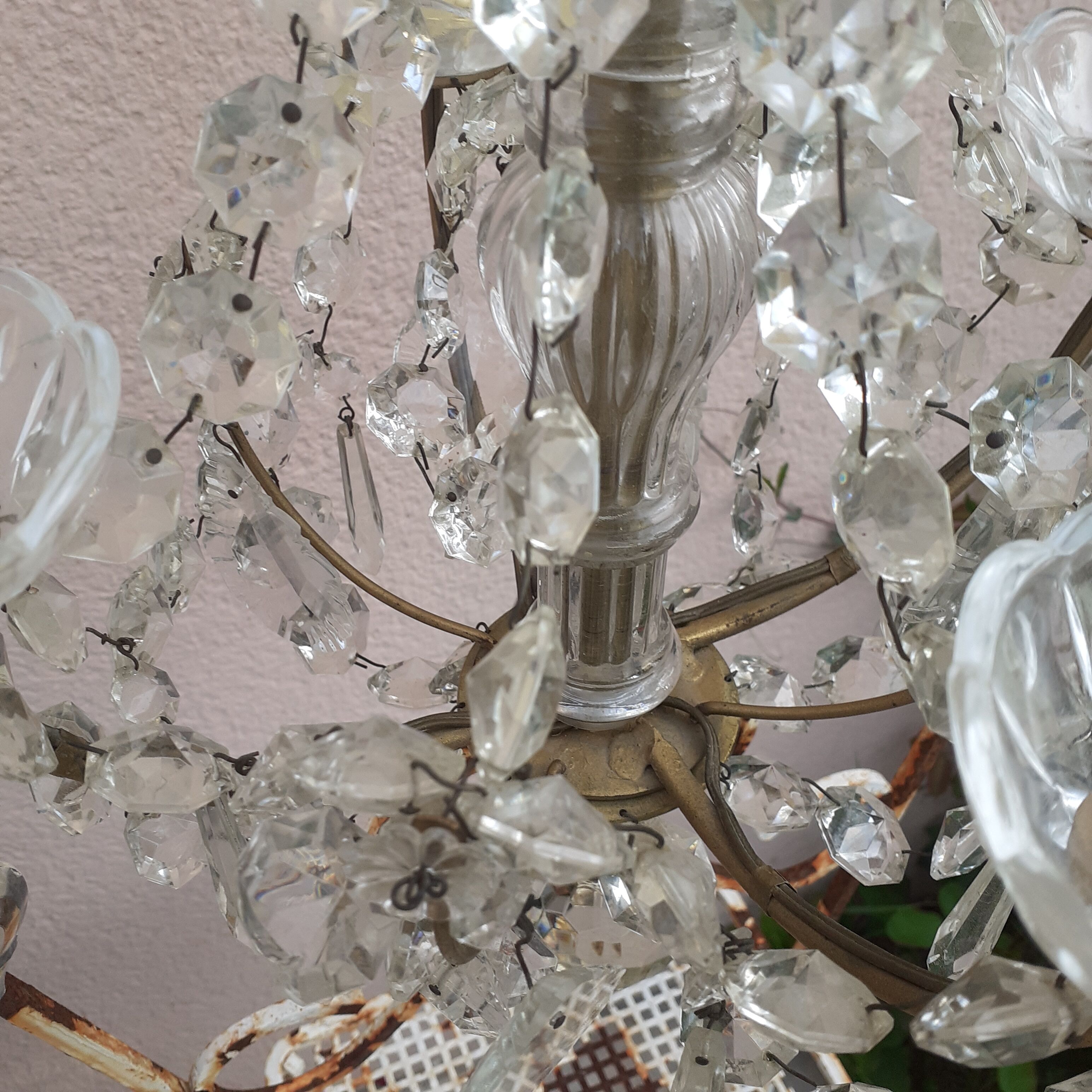 Grapefruit suspension.  4 lamps.