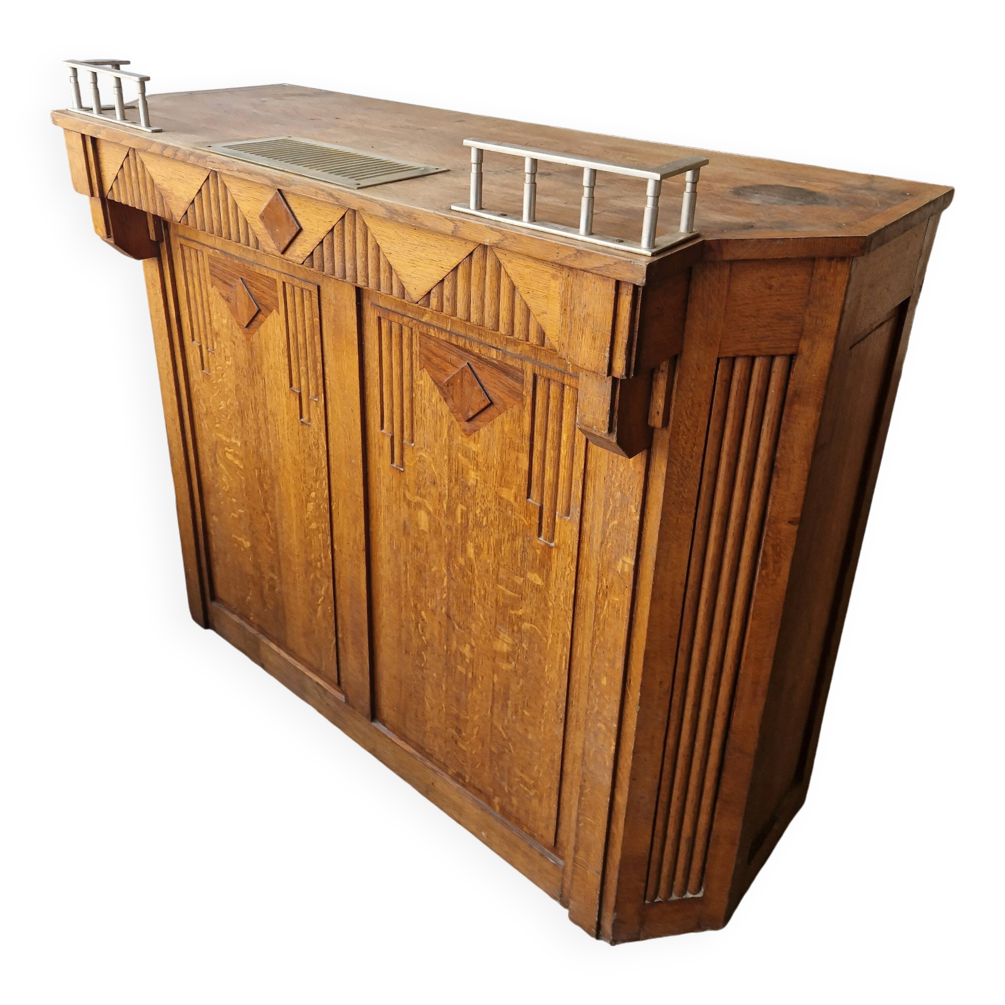 Art Deco trading counter