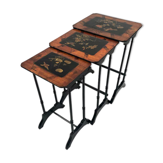 Series of three nesting tables, lacquer decorated with trendy birds and marquetry. circa 1900